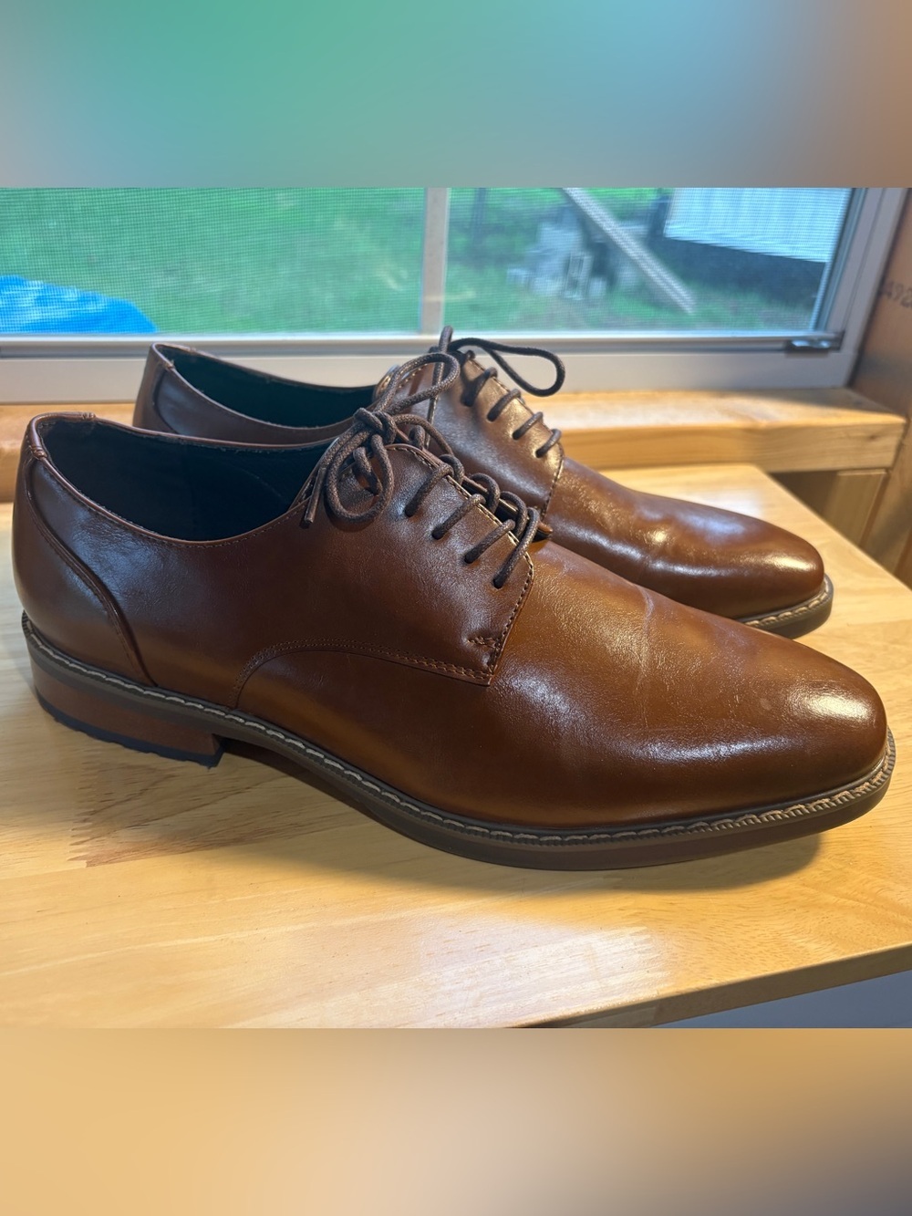 Men’s Van Heusen brown dress shoes - 11, like new